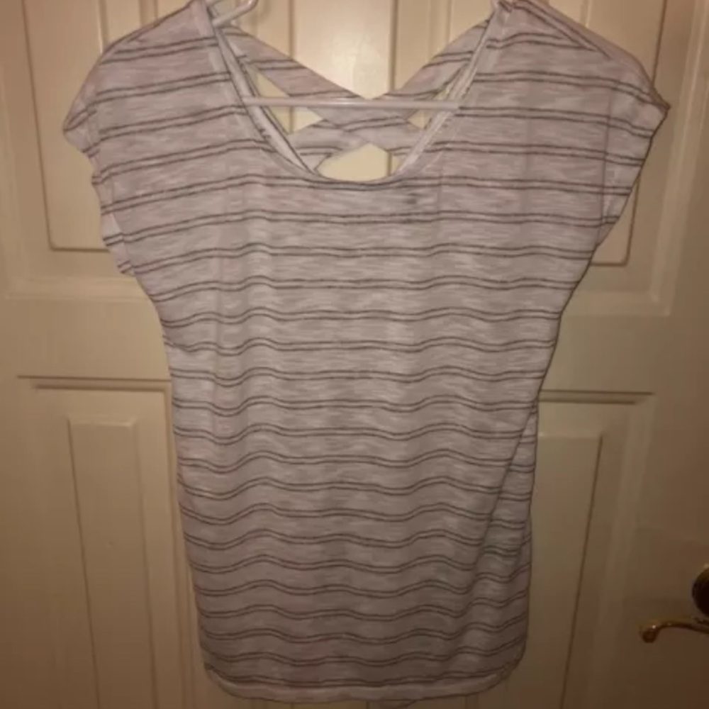 Girl’s White and Gray Striped Full Tilt Shirt XL